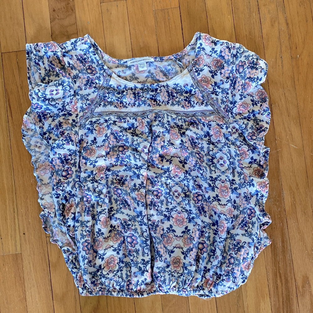 American Eagle Small flowered spring/summer top